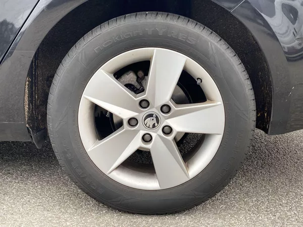 Škoda Octavia Combi 2.0 TDI DSG Ambition+ - foto 30