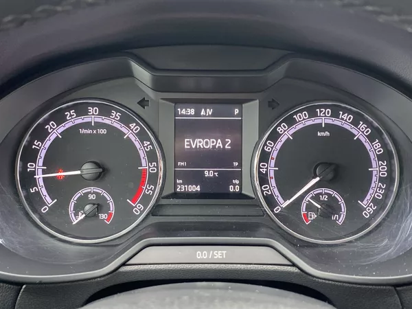 Škoda Octavia Combi 2.0 TDI DSG Ambition+ - foto 7