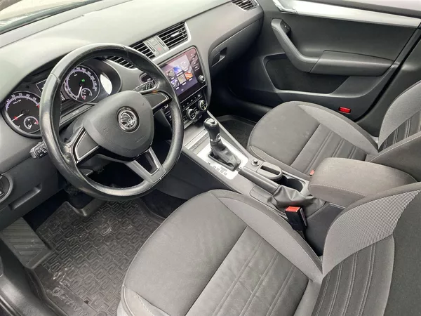 Škoda Octavia Combi 2.0 TDI DSG Ambition+ - foto 8