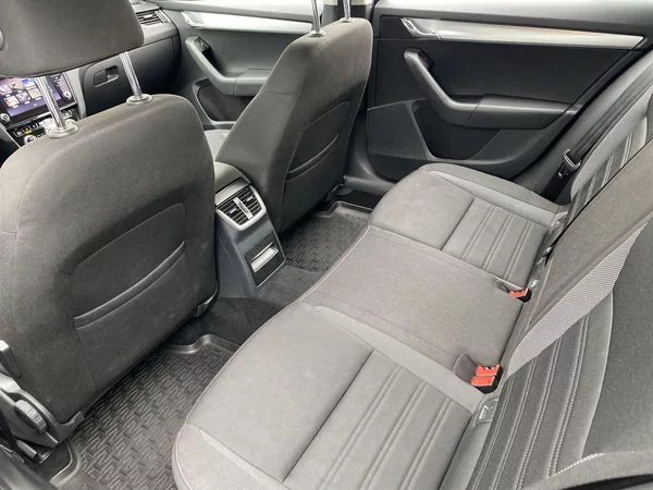 Škoda Octavia Combi 2.0 TDI DSG Ambition+ - foto 9