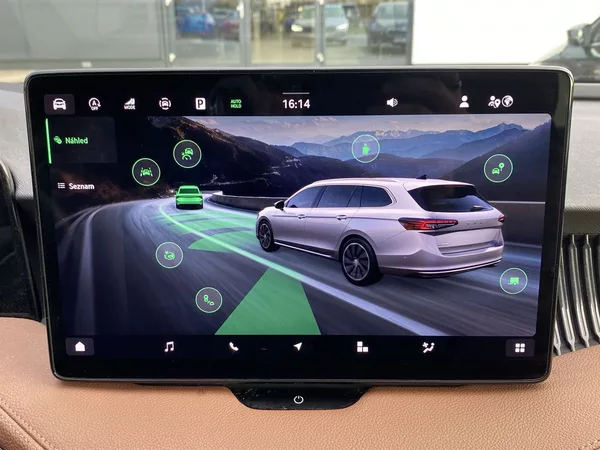 Škoda Superb Combi 2.0 TDI DSG L&K - foto 18