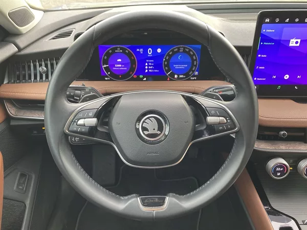 Škoda Superb Combi 2.0 TDI DSG L&K - foto 6