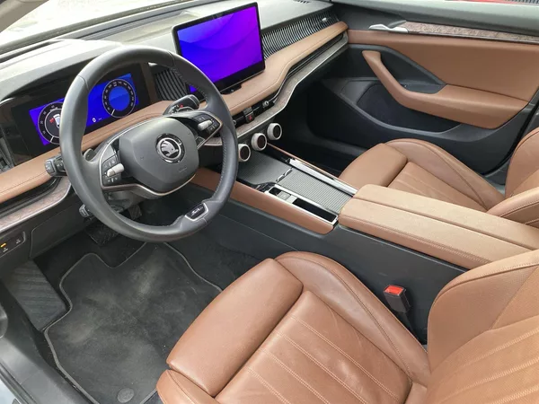 Škoda Superb Combi 2.0 TDI DSG L&K - foto 9