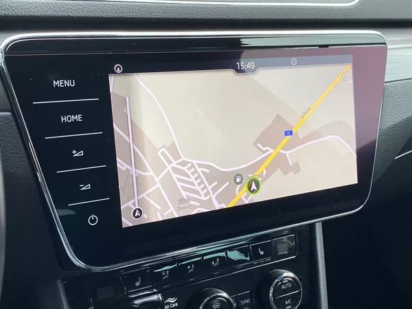 Škoda Superb 2.0 TDI DSG Style - foto 10