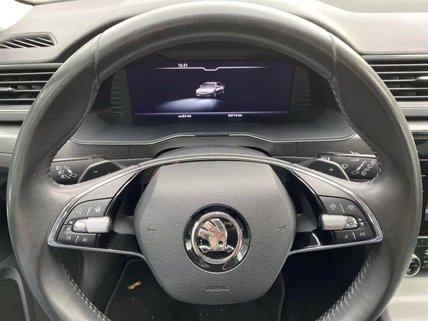 Škoda Superb 2.0 TDI DSG Style - foto 12