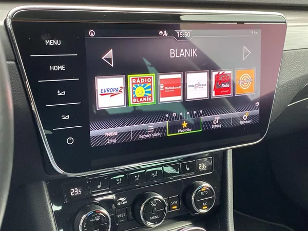 Škoda Superb 2.0 TDI DSG Style - foto 13
