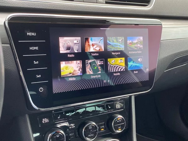 Škoda Superb 2.0 TDI DSG Style - foto 14