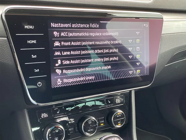 Škoda Superb 2.0 TDI DSG Style - foto 15