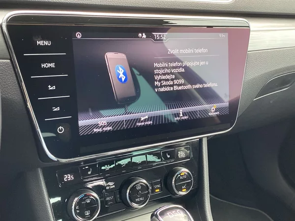 Škoda Superb 2.0 TDI DSG Style - foto 16