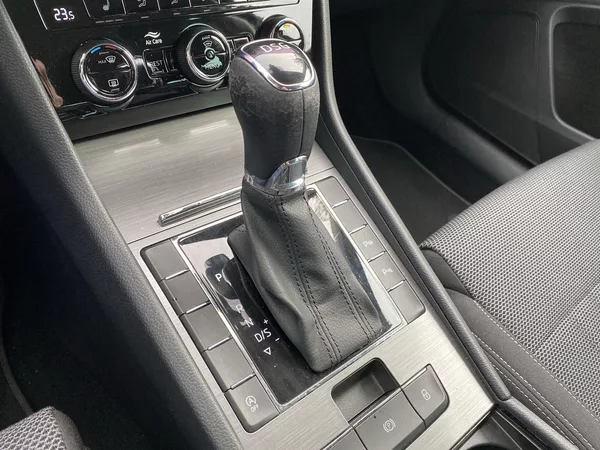 Škoda Superb 2.0 TDI DSG Style - foto 19