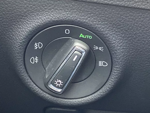 Škoda Superb 2.0 TDI DSG Style - foto 23
