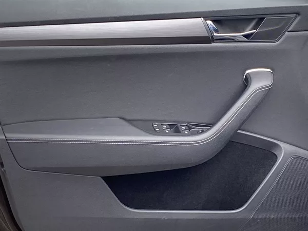 Škoda Superb 2.0 TDI DSG Style - foto 26