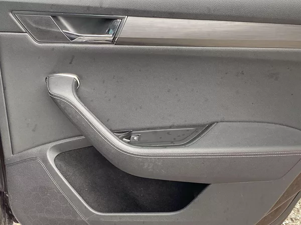 Škoda Superb 2.0 TDI DSG Style - foto 32