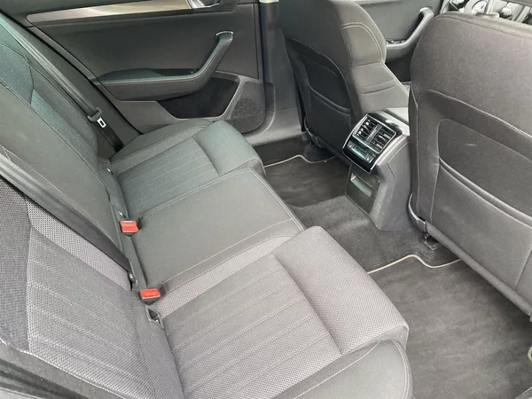 Škoda Superb 2.0 TDI DSG Style - foto 9