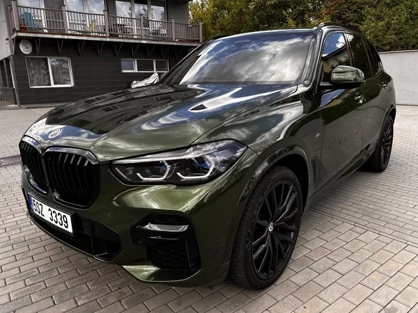 BMW X5 M50i Individual VZDUCH