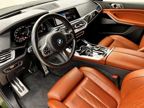 BMW X5 M50i Individual VZDUCH - foto 10