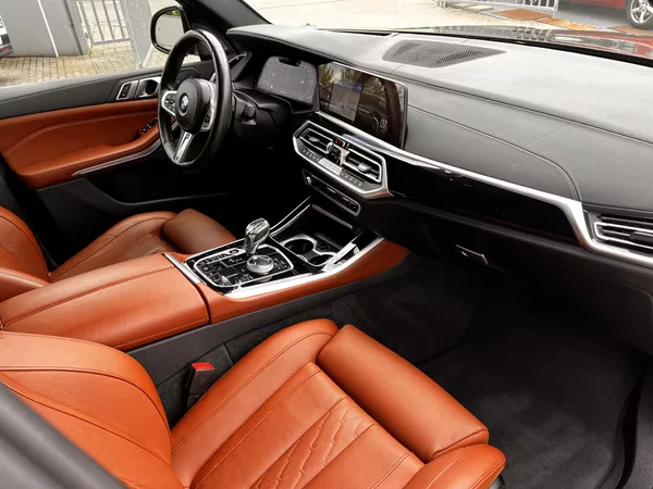BMW X5 M50i Individual VZDUCH - foto 12