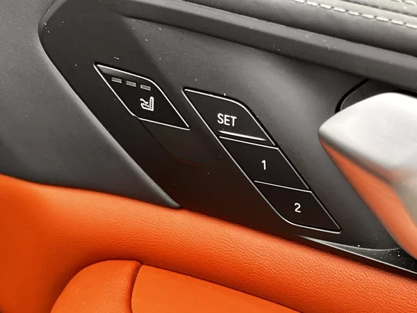 BMW X5 M50i Individual VZDUCH - foto 14