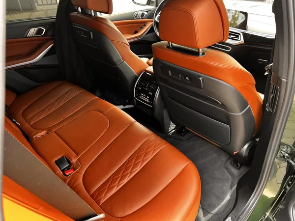 BMW X5 M50i Individual VZDUCH - foto 15