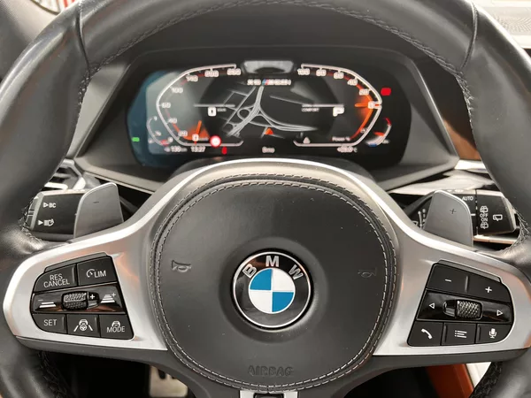 BMW X5 M50i Individual VZDUCH - foto 21