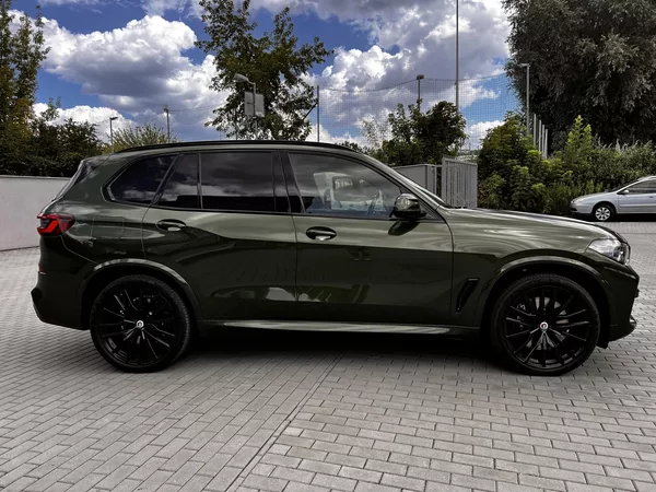 BMW X5 M50i Individual VZDUCH - foto 3