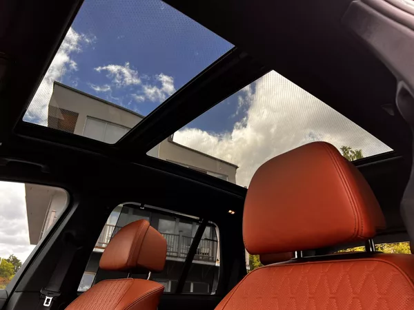 BMW X5 M50i Individual VZDUCH - foto 30