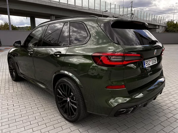BMW X5 M50i Individual VZDUCH - foto 5