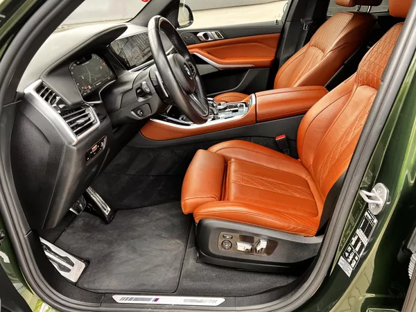 BMW X5 M50i Individual VZDUCH - foto 9