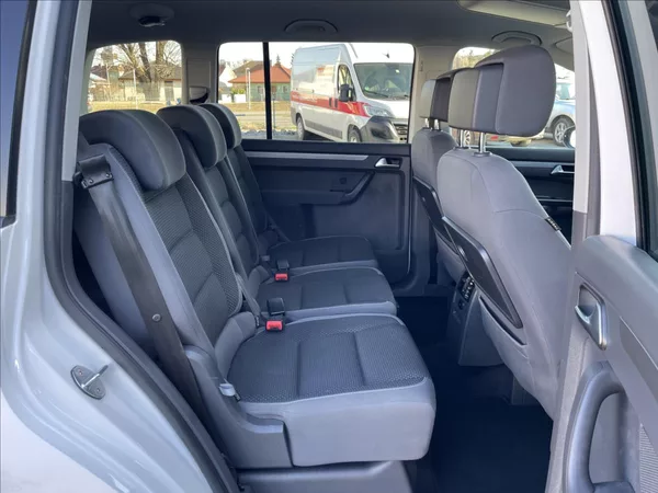 Volkswagen Touran 1.6 TDI DSG 7míst Comfortline - foto 26