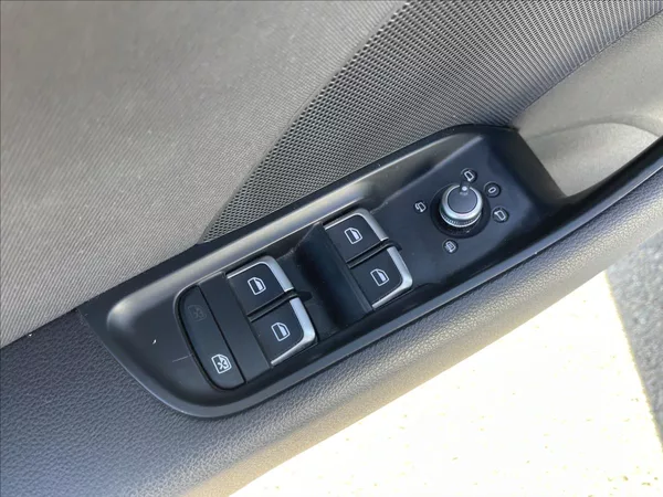 Audi A3 1,6 TDi SB*D.Klima*Alu*Navi*Ta - foto 30