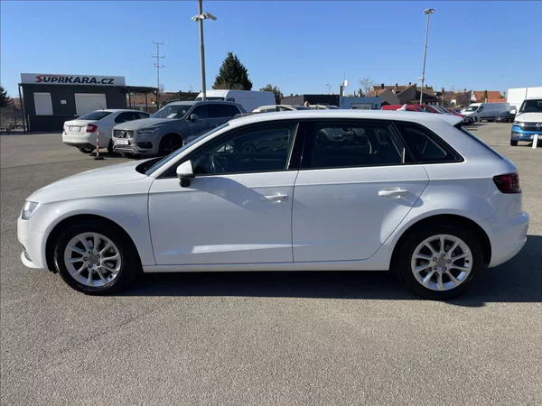 Audi A3 1,6 TDi SB*D.Klima*Alu*Navi*Ta - foto 9