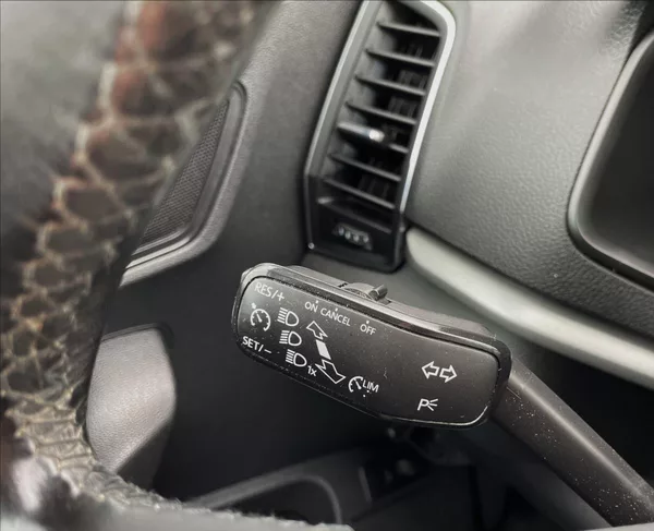 Škoda Karoq 1,0 TSI 85 kW D.Klima*Vyhř.Sed - foto 35