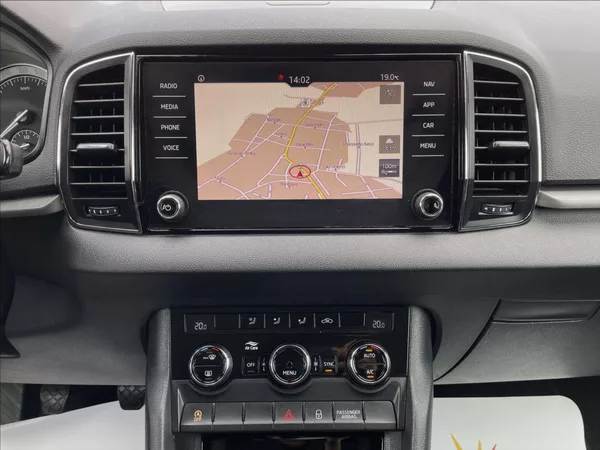 Škoda Karoq 1,6 TDI 85 kW D.Klima*ACC*Navi - foto 13