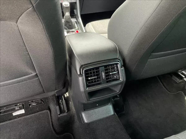 Škoda Karoq 1,6 TDI 85 kW D.Klima*ACC*Navi - foto 36