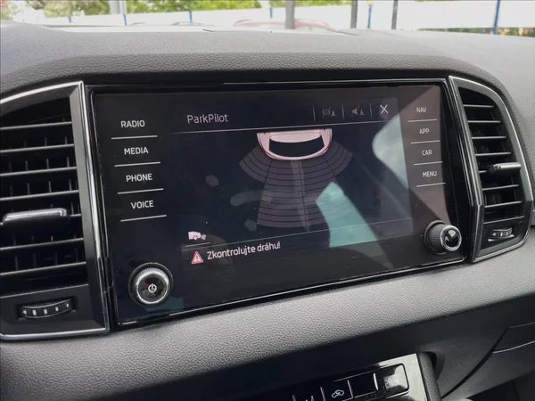 Škoda Karoq 1,6 TDI 85 kW D.Klima*ACC*Navi - foto 45