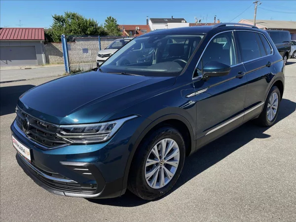 Volkswagen Tiguan 2,0 TDi Life LED*Virtuál*ACC L