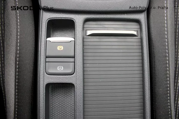 Škoda Octavia Selection 1.5 TSI 85kw m-HEV D - foto 16