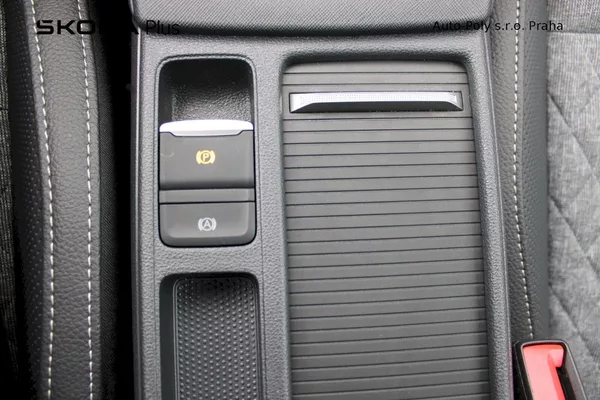 Škoda Octavia Sportline Combi 2.0 TDI 110kw - foto 15