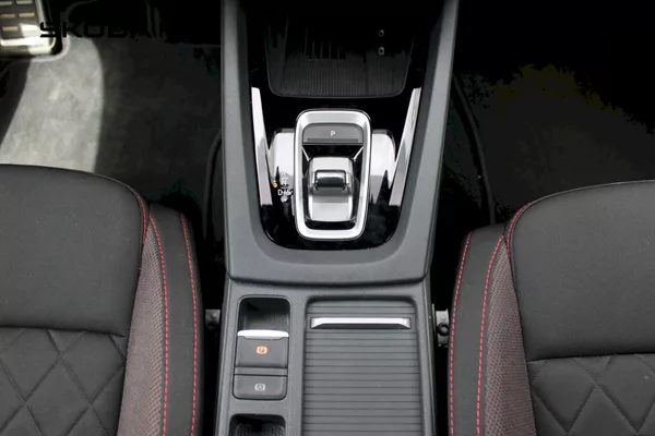 Škoda Octavia RS 2.0 TSI 195kw DSG - foto 14