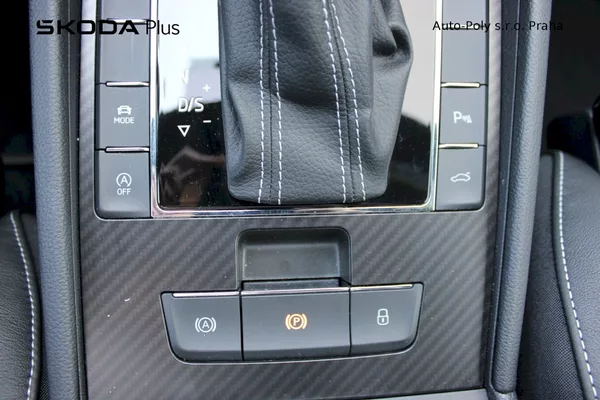 Škoda Superb Combi SportLine 2.0 TDI 110 kw - foto 16