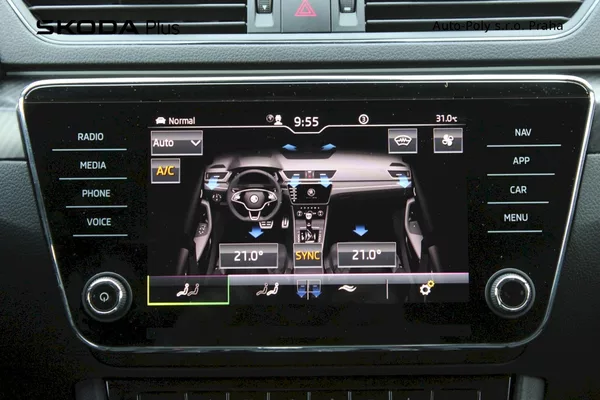 Škoda Superb Combi SportLine 2.0 TDI 110 kw - foto 22