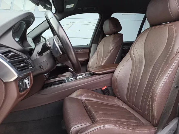BMW X5 xDRIVE 30d 190kW ČR - foto 12
