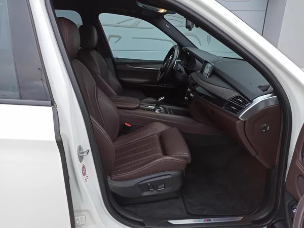 BMW X5 xDRIVE 30d 190kW ČR - foto 16