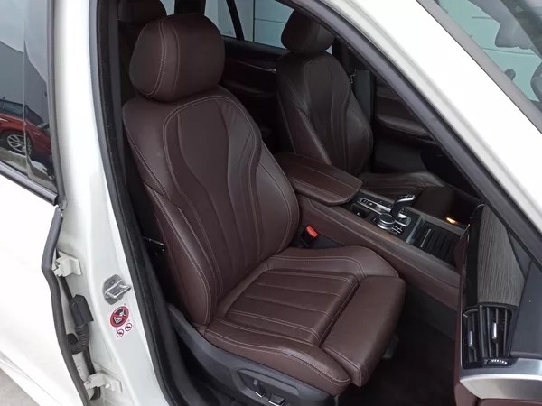 BMW X5 xDRIVE 30d 190kW ČR - foto 17