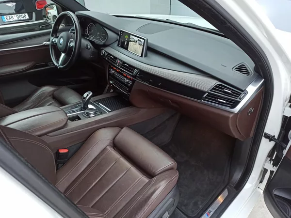 BMW X5 xDRIVE 30d 190kW ČR - foto 18