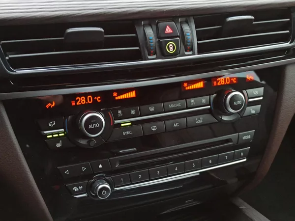 BMW X5 xDRIVE 30d 190kW ČR - foto 25