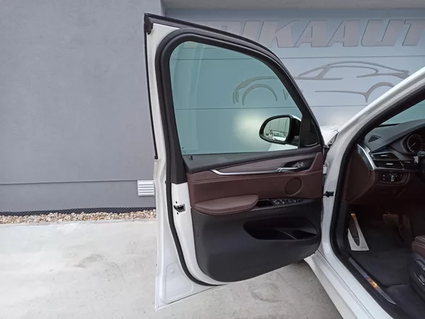 BMW X5 xDRIVE 30d 190kW ČR - foto 26