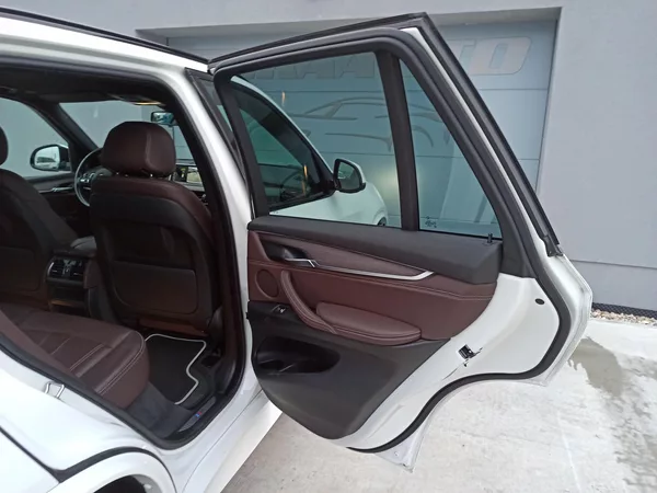 BMW X5 xDRIVE 30d 190kW ČR - foto 28