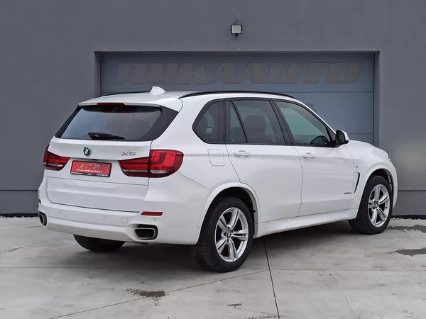 BMW X5 xDRIVE 30d 190kW ČR - foto 5