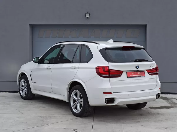 BMW X5 xDRIVE 30d 190kW ČR - foto 7